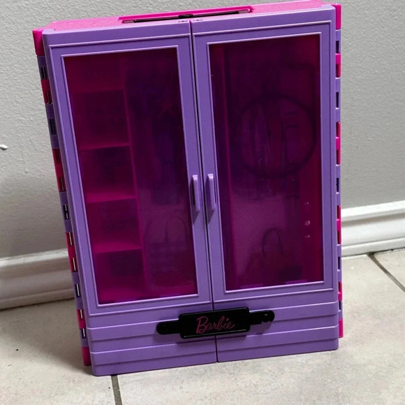 Barbie Fashionistas Ultimate Closet, Purple with Fold-Out Rack & Carrying - Picture 1 of 9